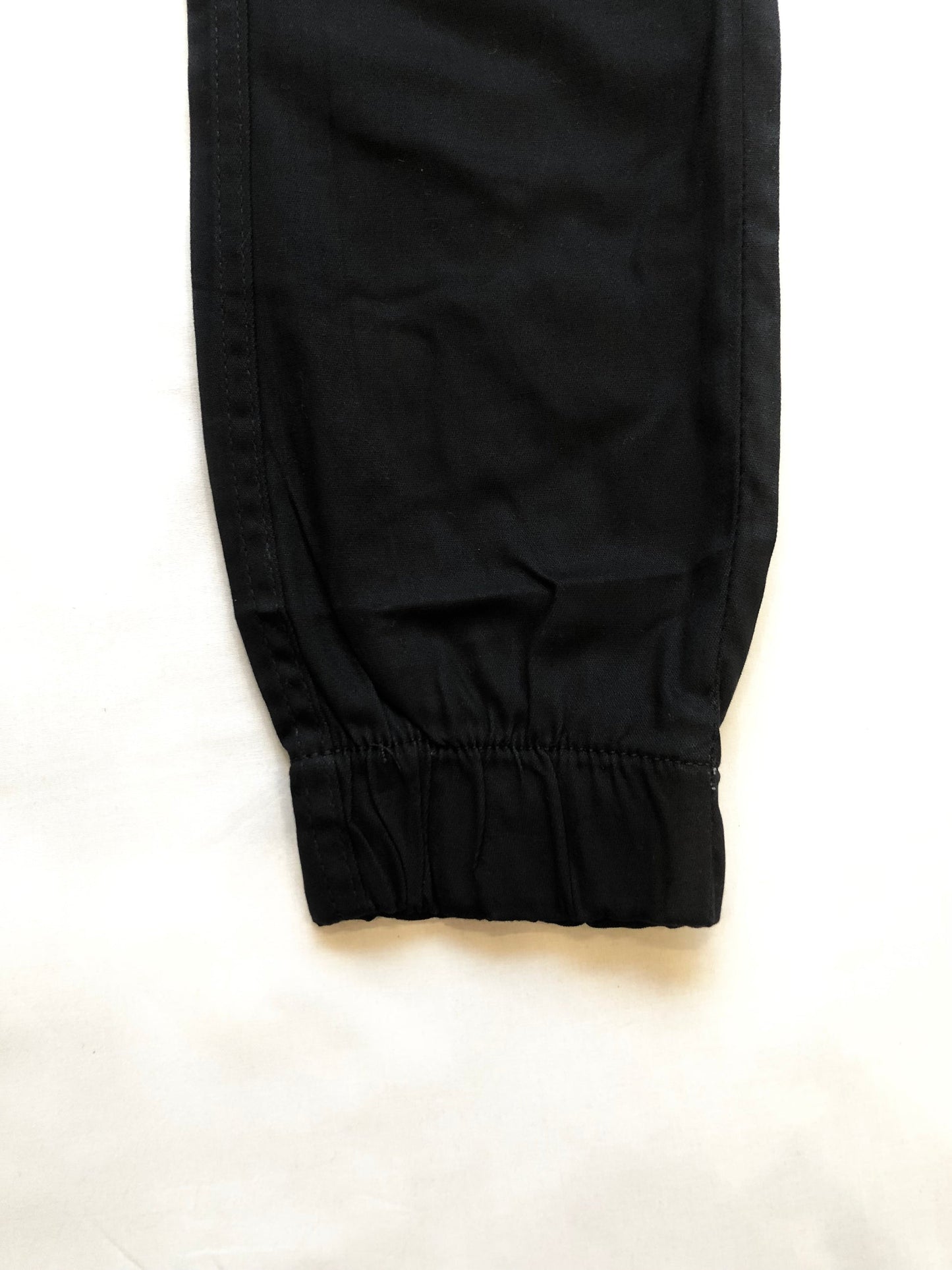 Relaxed Fit Cargo Pants in Attractive Black Color